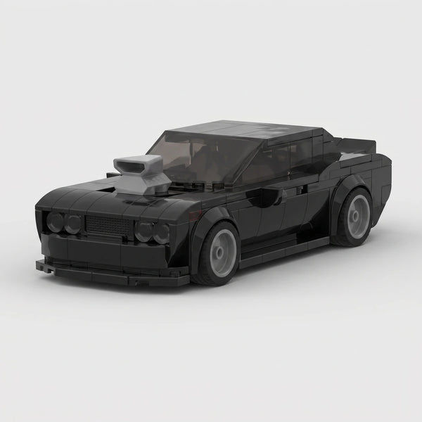 Dodge Challenger Black Edition Modell aus Klemmbausteinen in Schwarz, Dreiviertelansicht von vorne